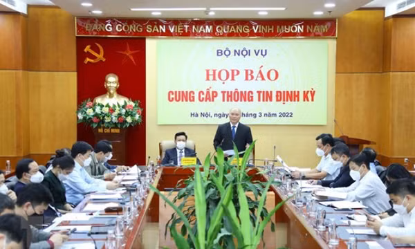 Bộ Nội vụ lên tiếng về vụ Trưởng khoa Đại học Luật bị tố cưỡng bức