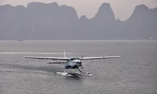 Bay thuỷ phi cơ ngắm Vịnh Hạ Long
