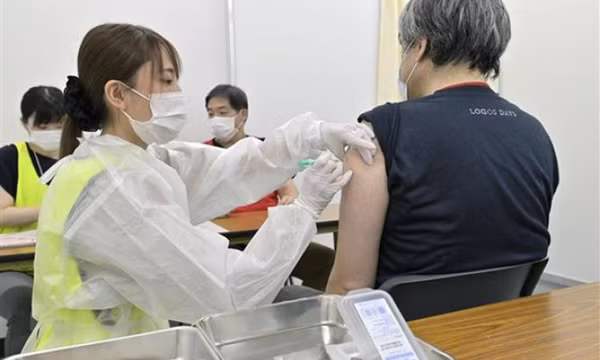 Vaccine đặc trị Omicron của Moderna hứa hẹn được lưu hành vào năm 2023