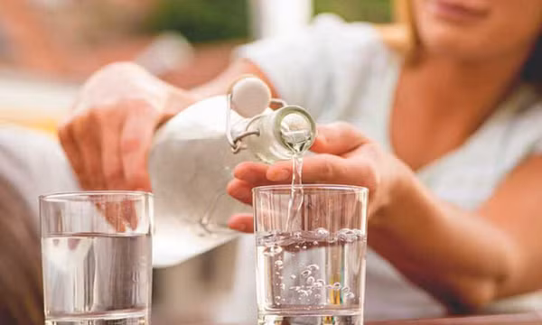 Uống nước sai cách gây hại cho cơ thể thế nào?