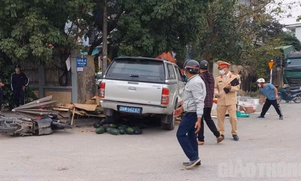 Vụ xe biển xanh gây TNGT làm 2 người chết ở Thanh Hoá: Có chuyện "hôi của"?