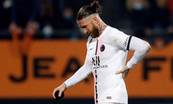 Đấu Real Madrid, PSG nhận hung tin về Ramos