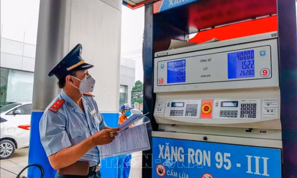 Bộ Công Thương kiến nghị giảm 50% so thuế bảo vệ môi trường với xăng dầu