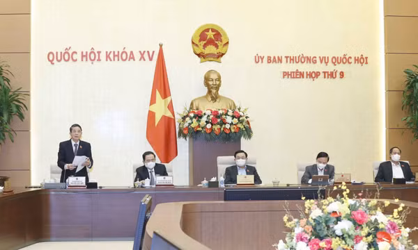 Thông qua nghị quyết giảm thuế bảo vệ môi trường đối với xăng dầu