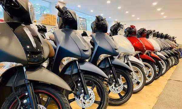 Giá xe máy tháng 3, Honda SH bất ngờ tăng hơn chục triệu gây sốt