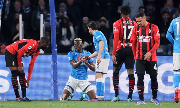 Giroud đưa Milan trở lại đỉnh Serie A