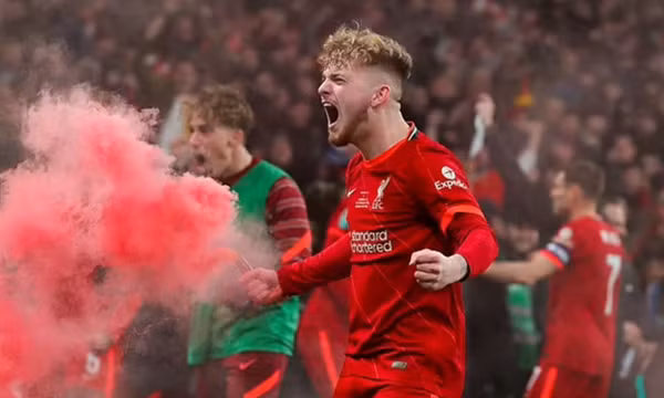 Ăn mừng quá khích, sao Liverpool bị FA sờ gáy