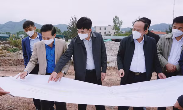 Phó Bí thư Thường trực Tỉnh ủy Ngô Hoàng Ngân kiểm tra tiến độ một số dự án tại Vân Đồn