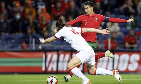 Bồ Đào Nha vào trận vớt cuối đi World Cup