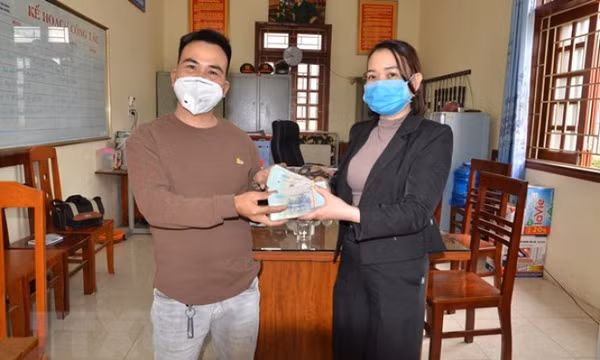 Nhặt được 500 triệu đồng, tìm trả lại cho người đánh rơi
