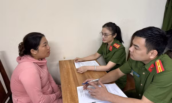 Bắt một phụ nữ chuyên mua bán trẻ sơ sinh