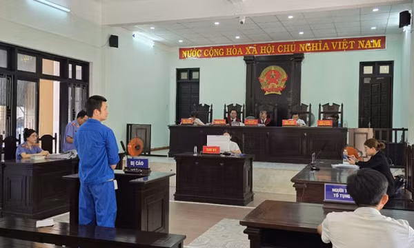 Người đàn ông dùng xăng đốt chết tình nhân lĩnh 20 năm tù