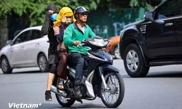 Đông Bắc Bộ có mây, ngày nắng, có nơi có nắng nóng; chiều tối và đêm có mưa rào và dông vài nơi
