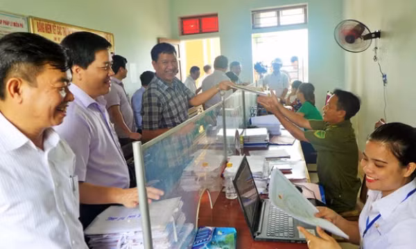Có được cộng dồn thời gian công tác để tính nâng lương?