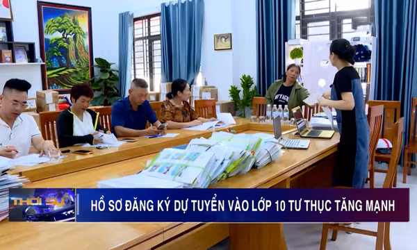 Hồ sơ đăng ký dự tuyển vào lớp 10 tư thục tăng mạnh