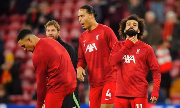 Liverpool ra quyết định gây choáng với Van Dijk
