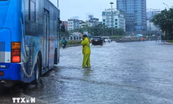 Đông Bắc Bộ nhiều mây, ngày có mưa rào và dông rải rác, cục bộ có mưa to
