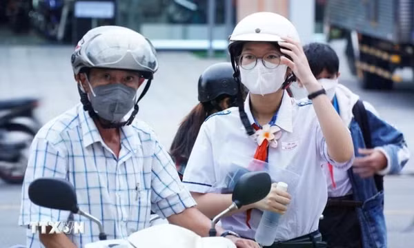 Phía Đông Bắc Bộ nhiều mây, có mưa rào và dông rải rác