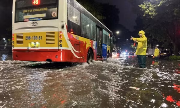 Bắc Bộ có mưa rào và dông, Trung Bộ và Nam Bộ có mưa rải rác