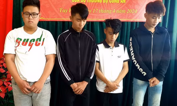 Chặn đánh bạn học tử vong, 4 đối tượng tuổi 17 bị bắt về tội giết người