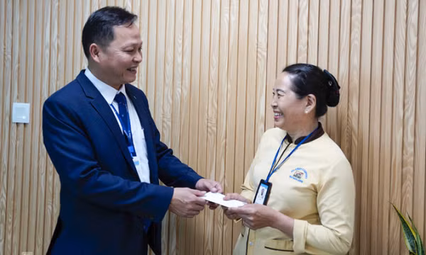 Nhân viên vệ sinh trả lại gần 1,4 tỷ đồng cho khách Nhật