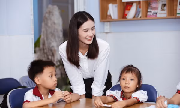 Hoa hậu Ý Nhi tái xuất, trông thế nào so với trước?