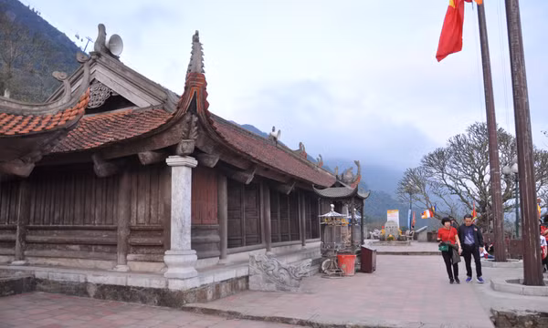 Chùa tháp trên dãy Yên Tử sơn