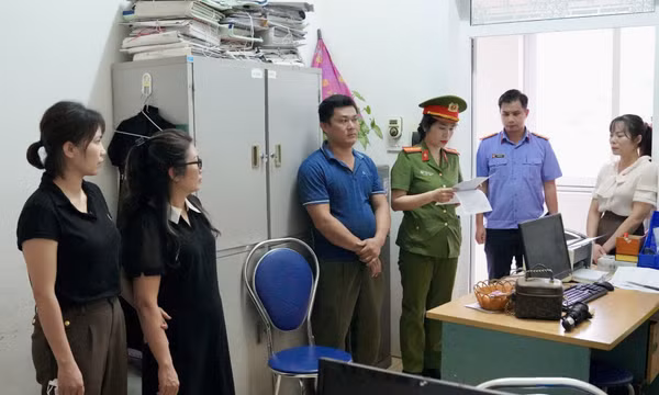 Phó giám đốc Trung tâm đào tạo nghề cùng 5 cán bộ bị khởi tố