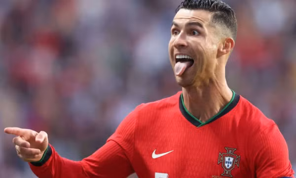 Ronaldo lập cú đúp tuyệt phẩm cho Bồ Đào Nha