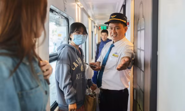 'Cháy' vé tàu giường nằm dịp hè