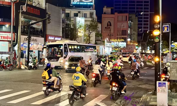 Bỏ đề xuất cấm tuyệt đối vượt đèn vàng
