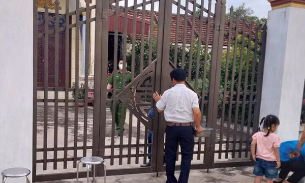 Con gái về thăm, phát hiện bố mẹ chết bất thường trong nhà