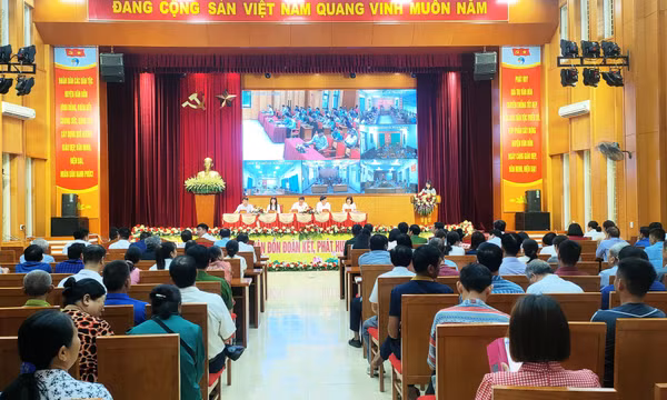 Đại biểu HĐND tỉnh Quảng Ninh khóa XIV tiếp xúc cử tri tại huyện Vân Đồn