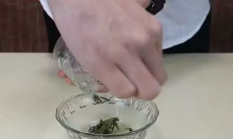 Mẹo khử mùi hôi nhà vệ sinh trong mùa nóng
