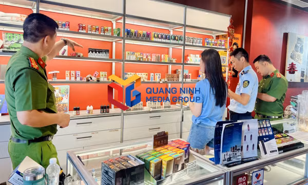 Công an Hạ Long phát hiện kinh doanh thuốc lá điện tử trái phép