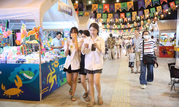 Khai trương tuyến phố thương mại VuiFest Hạ Long