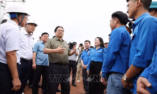 Thủ tướng Phạm Minh Chính: Mở đợt thi đua nước rút hoàn thành xây dựng Đường dây 500kV mạch 3