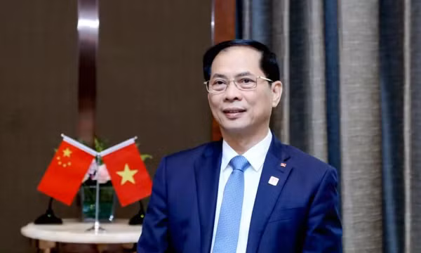 Bộ trưởng Bùi Thanh Sơn trả lời báo chí về chuyến công tác của Thủ tướng Chính phủ tham dự Hội nghị WEF Đại Liên và làm việc tại Trung Quốc