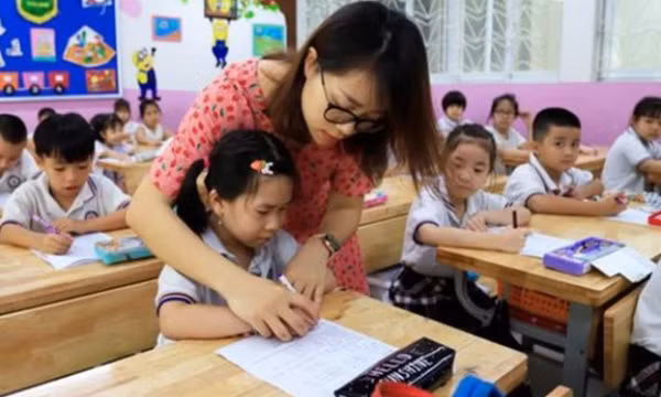 Giáo viên tiểu học chuyển hạng, tính thời gian giữ ngạch thế nào?
