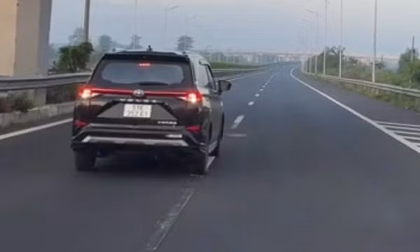 Nữ tài xế nêu lý do 'khó đỡ' khi lùi xe ở cao tốc TPHCM - Long Thành - Dầu Giây