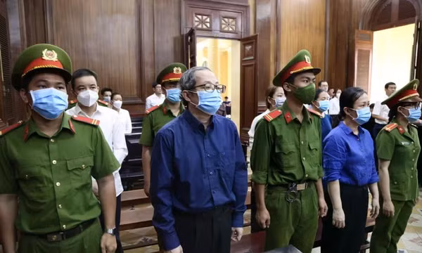 Cựu giám đốc BV TP Thủ Đức Nguyễn Minh Quân lãnh thêm 11 năm tù trong vụ án thứ hai