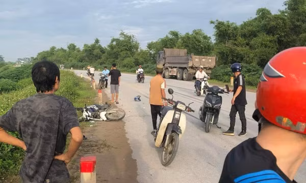 Xe Howo vượt ẩu đâm xe máy, một người tử vong