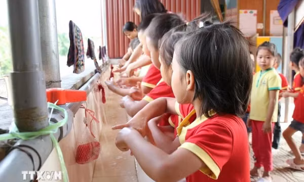 Vận động người dân hưởng ứng phong trào vệ sinh yêu nước nâng cao sức khỏe