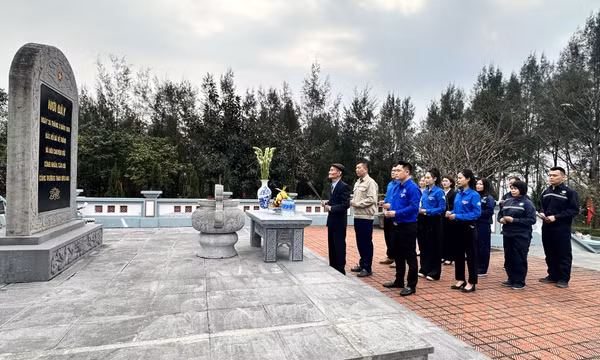 Nhân lên những tấm gương "Người thợ mỏ - Người chiến sỹ”