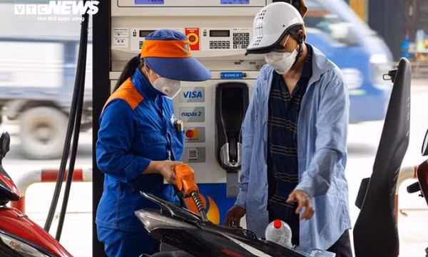 Chiều nay, giá xăng có thể tiếp tục giảm ít nhất 500 đồng/lít