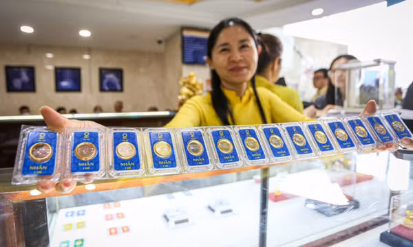 Giá vàng nhẫn tăng mạnh, USD tự do tiến sát mốc 26.000 đồng