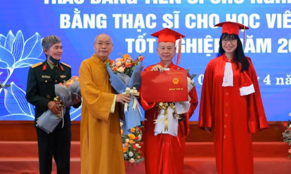 Xôn xao bằng tiến sĩ của thượng tọa Thích Chân Quang được cấp trong 2 năm, nhà trường nói gì?