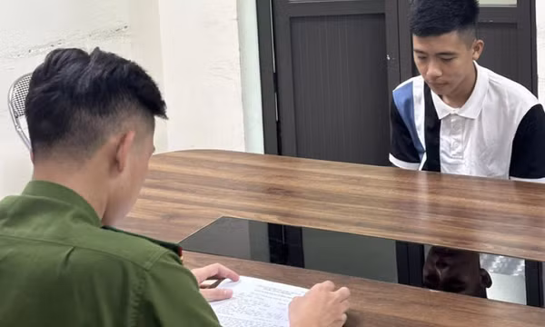 Bắt giữ thanh niên đập kính 9 ô tô trong đêm ở Hà Nội