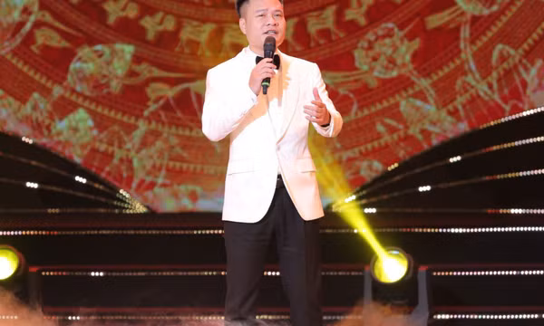 Xúc động khi nghe NSƯT Hoàng Tùng hát về cha