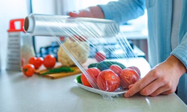 Cách sử dụng màng bọc thực phẩm không gây hại đến sức khỏe